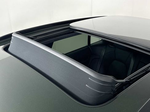 New 2026 Porsche Macan Electric RWD image 21