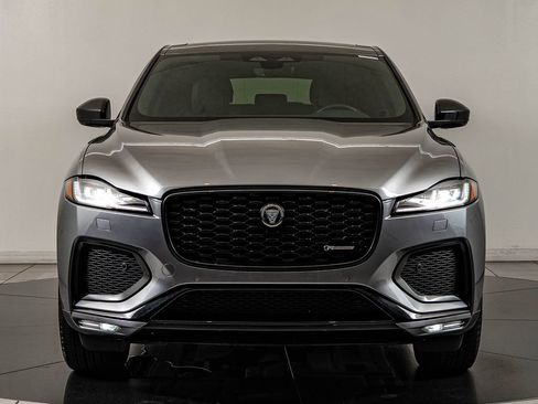 Certified 2025 Jaguar F-PACE R-Dynamic S image 2