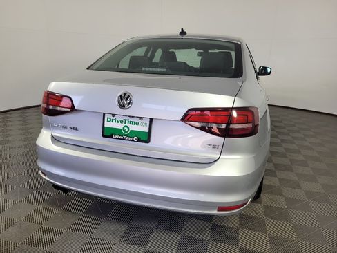 Used 2016 Volkswagen Jetta SEL FWD image 9