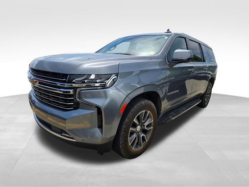 Used 2022 Chevrolet Suburban LT w/ LT Signature Plus Package RWD image 3