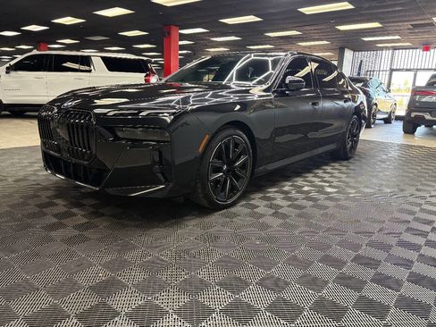 Used 2025 BMW 740i w/ Premium Package image 6