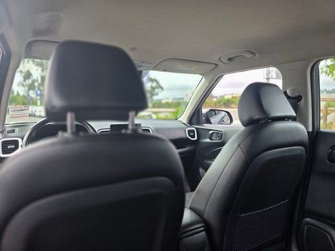 Used 2024 Hyundai Venue Limited image 15