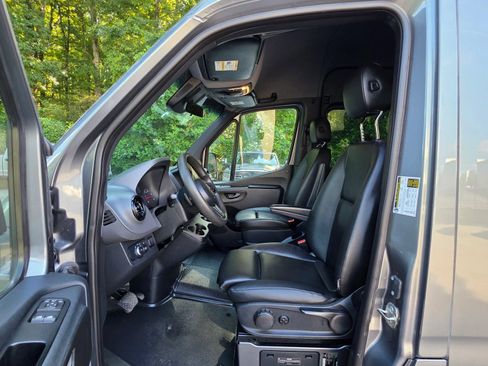 Used 2019 Mercedes-Benz Sprinter 2500 image 10