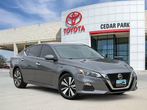 Used 2022 Nissan Altima 2.5 SV FWD image 1