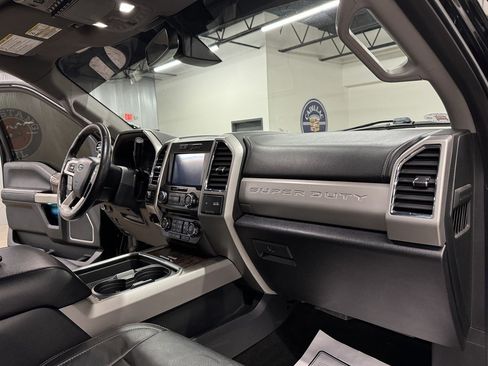 Used 2018 Ford F250 Lariat w/ Lariat Ultimate Package AWD/4WD image 39