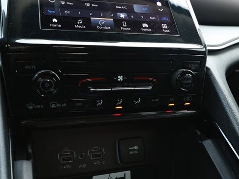 Used 2023 Jeep Grand Cherokee Laredo RWD image 19
