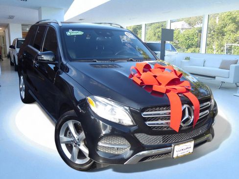 Used 2019 Mercedes-Benz GLE 400 4MATIC image 2