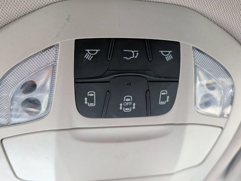 Used 2022 Chrysler Pacifica Touring-L FWD image 17