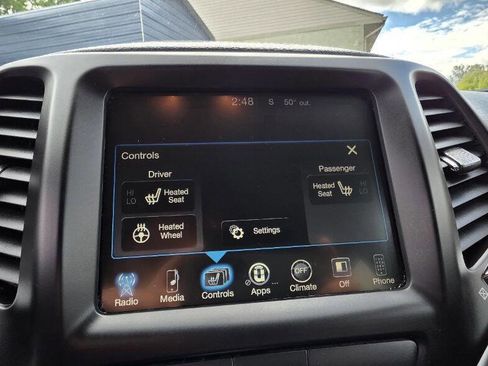 Used 2018 Jeep Cherokee Latitude Plus w/ Cold Weather Group image 19