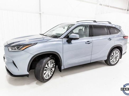 Used 2023 Toyota Highlander Platinum image 3