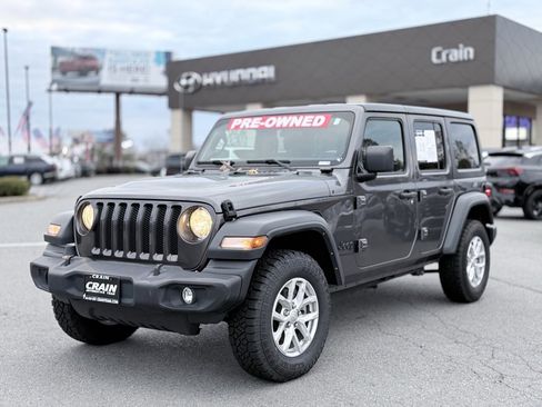 Used 2023 Jeep Wrangler Sport S image 3