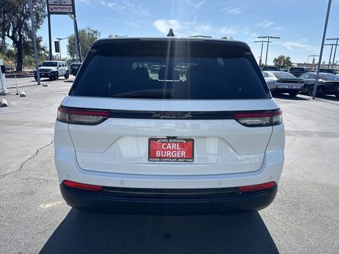 Used 2023 Jeep Grand Cherokee Altitude RWD image 6