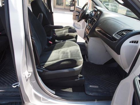 Used 2016 Dodge Grand Caravan SE FWD image 6