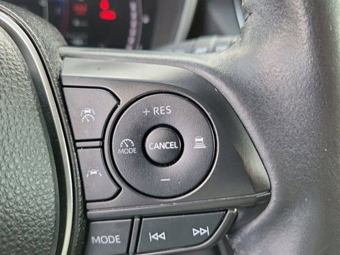 Used 2023 Toyota Corolla Cross XLE w/ Convenience Package FWD image 23