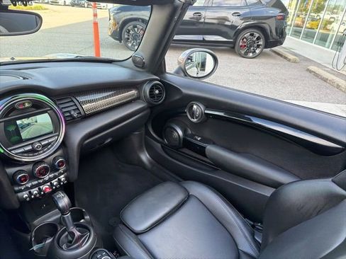 Used 2019 MINI Cooper S image 25