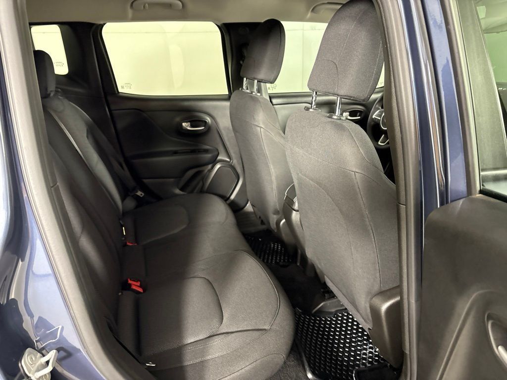 Used 2023 Jeep Renegade Latitude AWD/4WD image 16