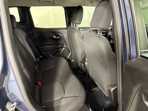 Used 2023 Jeep Renegade Latitude AWD/4WD image 16