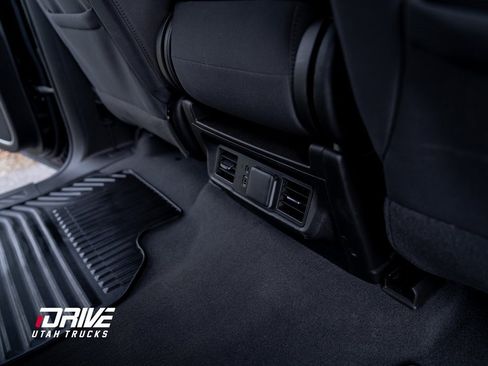 Used 2023 GMC Sierra 1500 Elevation image 24