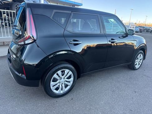 Used 2023 Kia Soul LX image 5