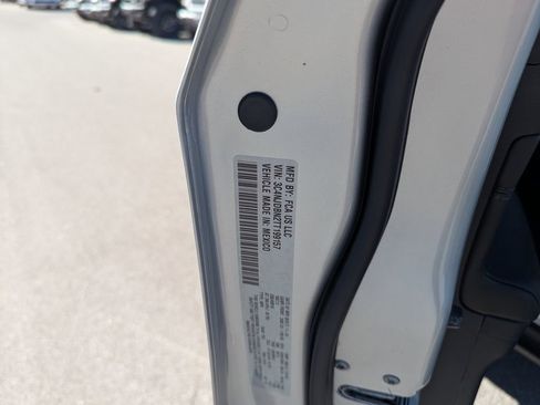 New 2026 Jeep Compass Latitude image 37