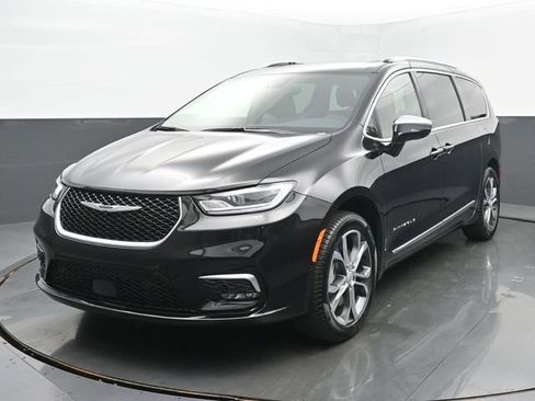 New 2026 Chrysler Pacifica Pinnacle image 1