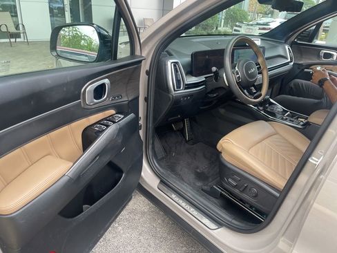 Used 2025 Kia Sorento SX Prestige w/ Olive Brown Leather Package image 5