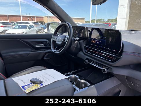 Used 2025 Chevrolet Silverado EV RST AWD/4WD image 11