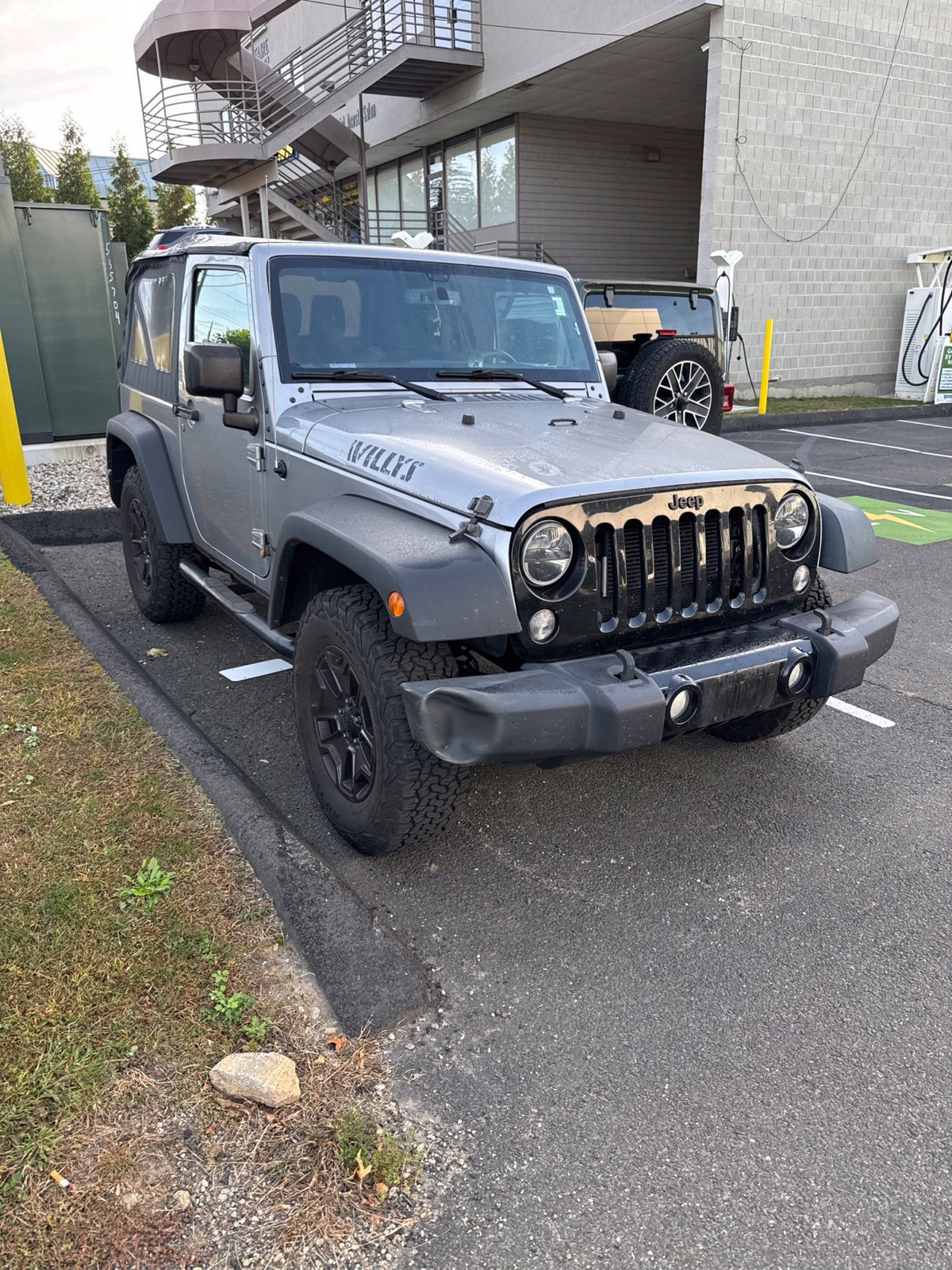 Used 2015 Jeep Wrangler Sport AWD/4WD image 3