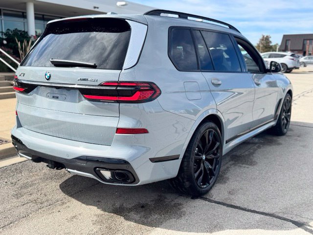New 2027 BMW X7 xDrive40i w/ M Sport Package AWD/4WD image 3