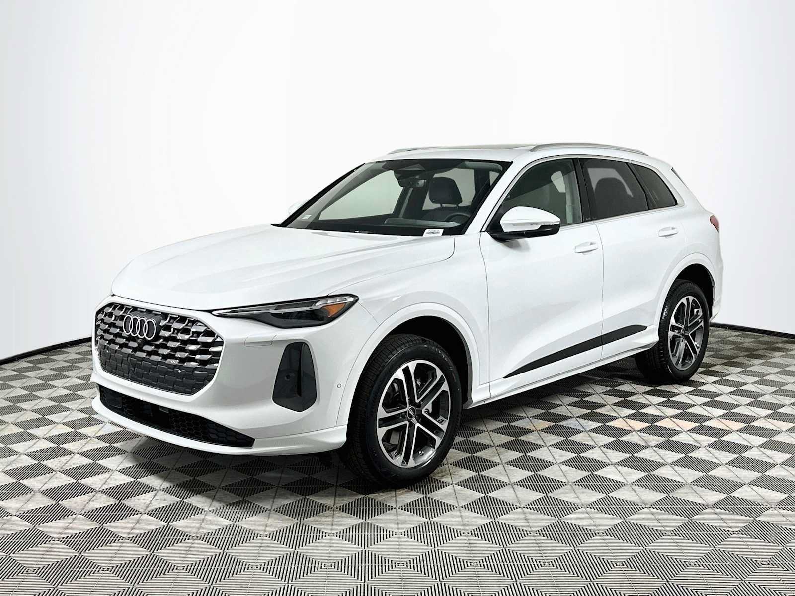 Certified 2025 Audi Q5 Premium w/ Premium Plus AWD/4WD image 3
