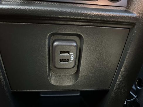 Used 2023 Chevrolet Traverse LT FWD image 19