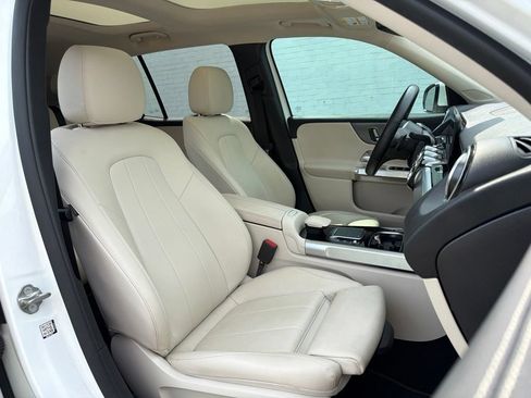 Used 2022 Mercedes-Benz GLB 250 w/ Premium Package image 12