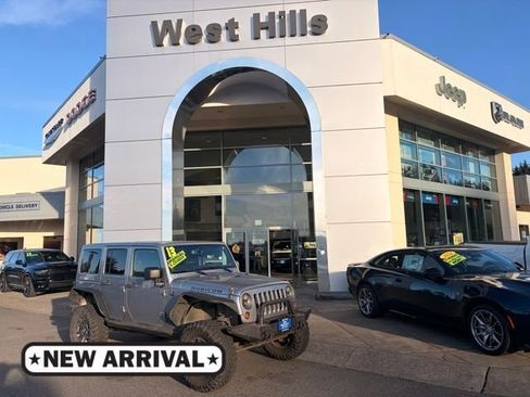 Used 2013 Jeep Wrangler Unlimited Rubicon w/ Connectivity Group AWD/4WD image 1