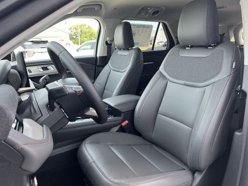 New 2025 Ford Explorer Active image 12