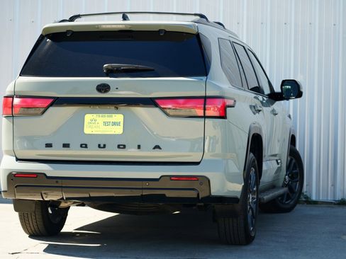 Used 2024 Toyota Sequoia Platinum image 5