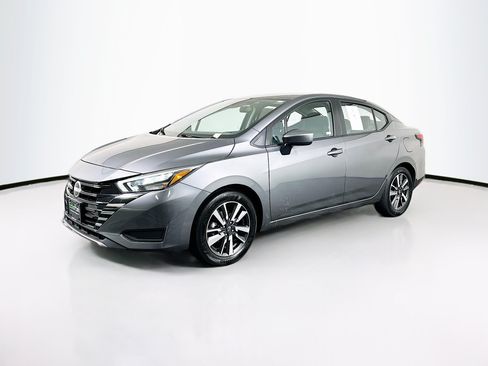 Used 2025 Nissan Versa SV FWD image 3