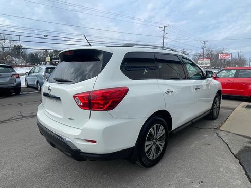 Used 2017 Nissan Pathfinder S image 4