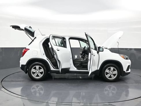 Used 2021 Chevrolet Trax LS AWD/4WD image 30
