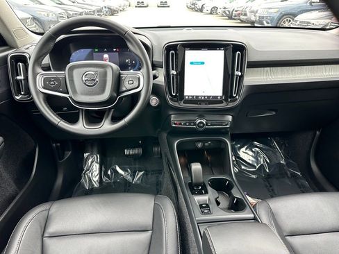 Used 2025 Volvo XC40 B5 Core image 13