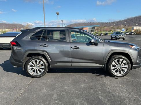 Used 2023 Toyota RAV4 XLE Premium image 4