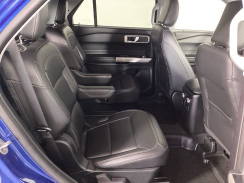 Used 2022 Ford Explorer XLT w/ Equipment Group 202A AWD/4WD image 12