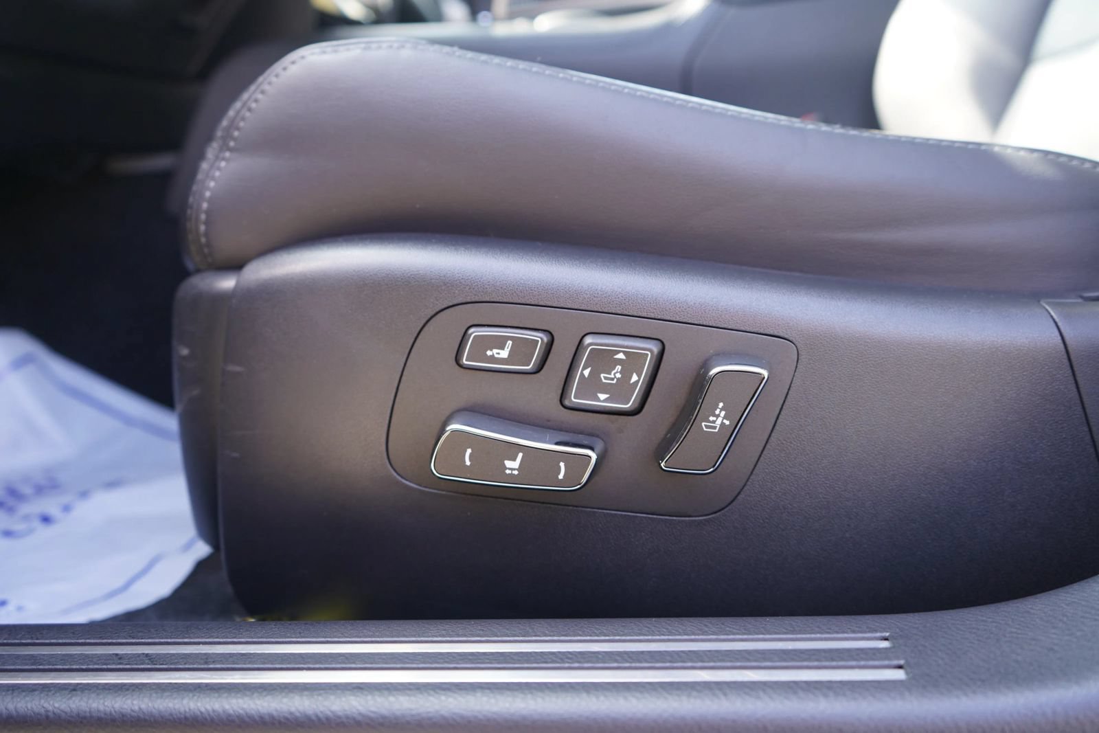 Used 2016 Lexus LS 460 RWD image 14