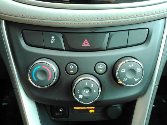Used 2022 Chevrolet Trax LS w/ Tint and Cruise Package AWD/4WD image 37