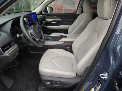 Certified 2026 Toyota Grand Highlander XLE image 16