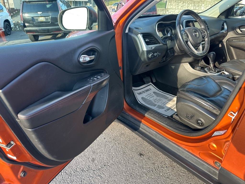 Used 2016 Jeep Cherokee Trailhawk w/ Comfort/Convenience Group AWD/4WD image 22