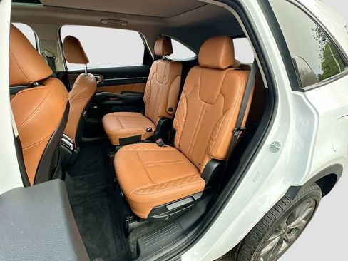 Certified 2022 Kia Sorento SX Prestige w/ Rust Color Package image 26