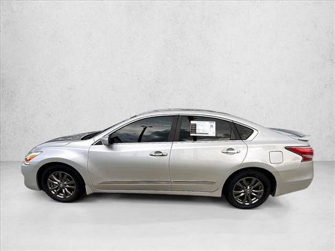 Used 2015 Nissan Altima 2.5 S w/ Sport Value Package FWD image 6
