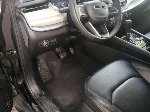 Used 2025 Jeep Compass Limited AWD/4WD image 3