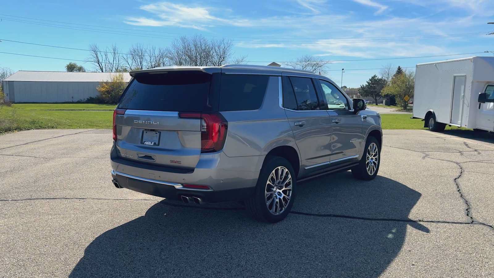 Used 2025 GMC Yukon Denali w/ Denali Reserve Package AWD/4WD image 7