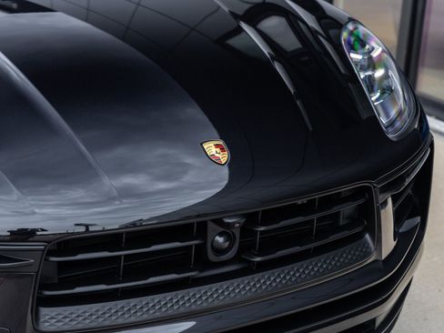 Certified 2023 Porsche Macan AWD/4WD image 20